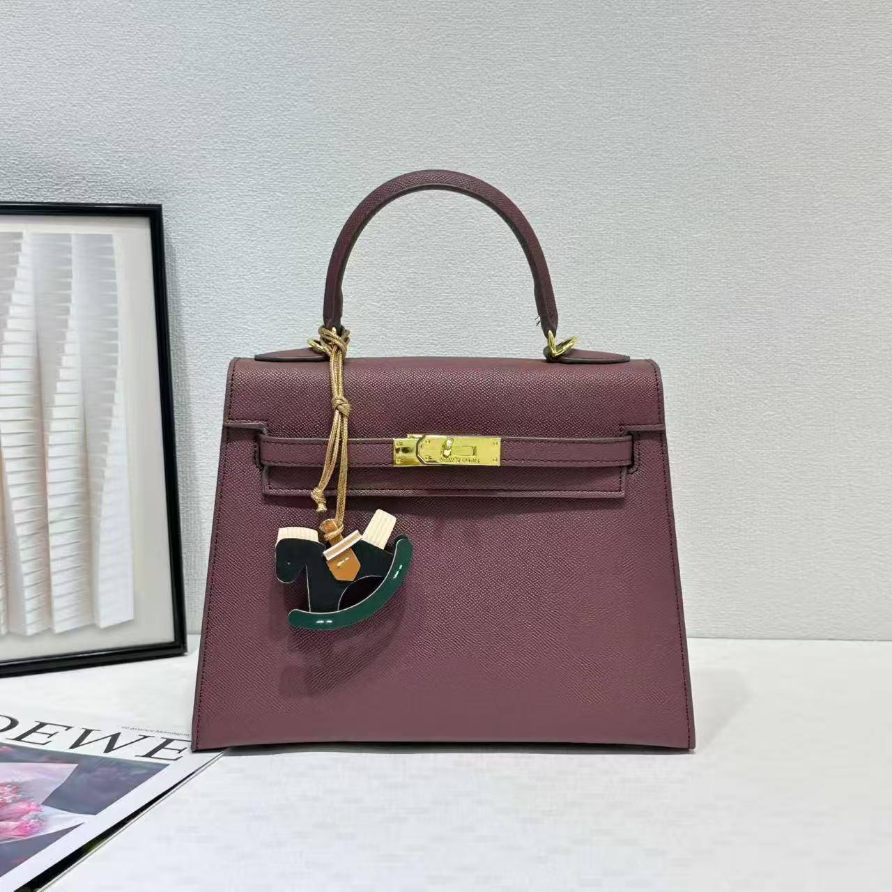Hermes

with box
🎁🎁🎁

105 dhs💓

Zain143
♥️♥️♥️