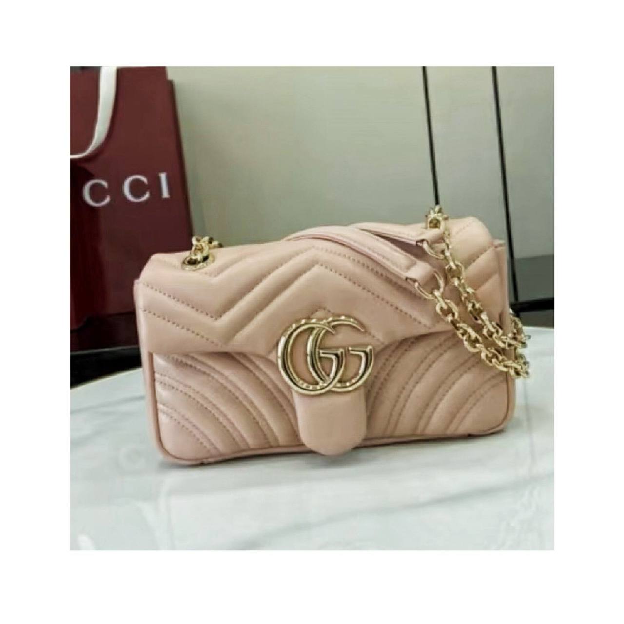 GUCCI
GOOD QUALITY 

WITH BOX 
🎁🎁🎁

100 dhs✅

Zain39
♥️♥️♥️