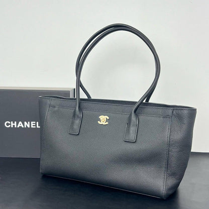 Chanel
Master
35cm🫶🏼🫶🏼
330 dhs✅

Zain297
♥️♥️♥️