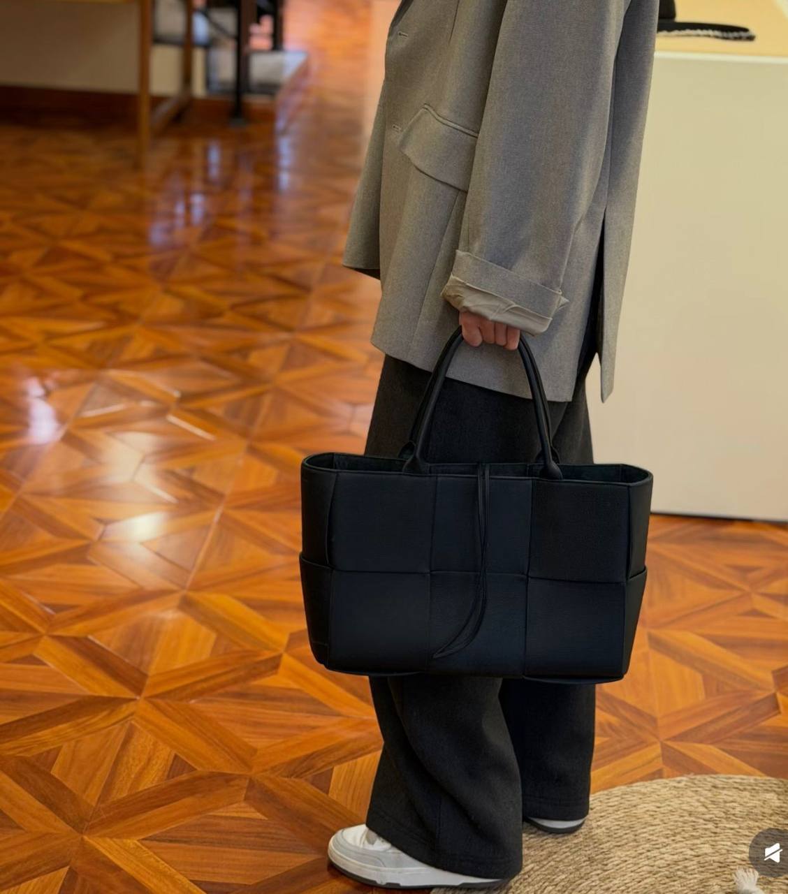 BOTTEGA
 MASTER COPY 
340 dhs✅
leather 

Zain295
♥️♥️♥️