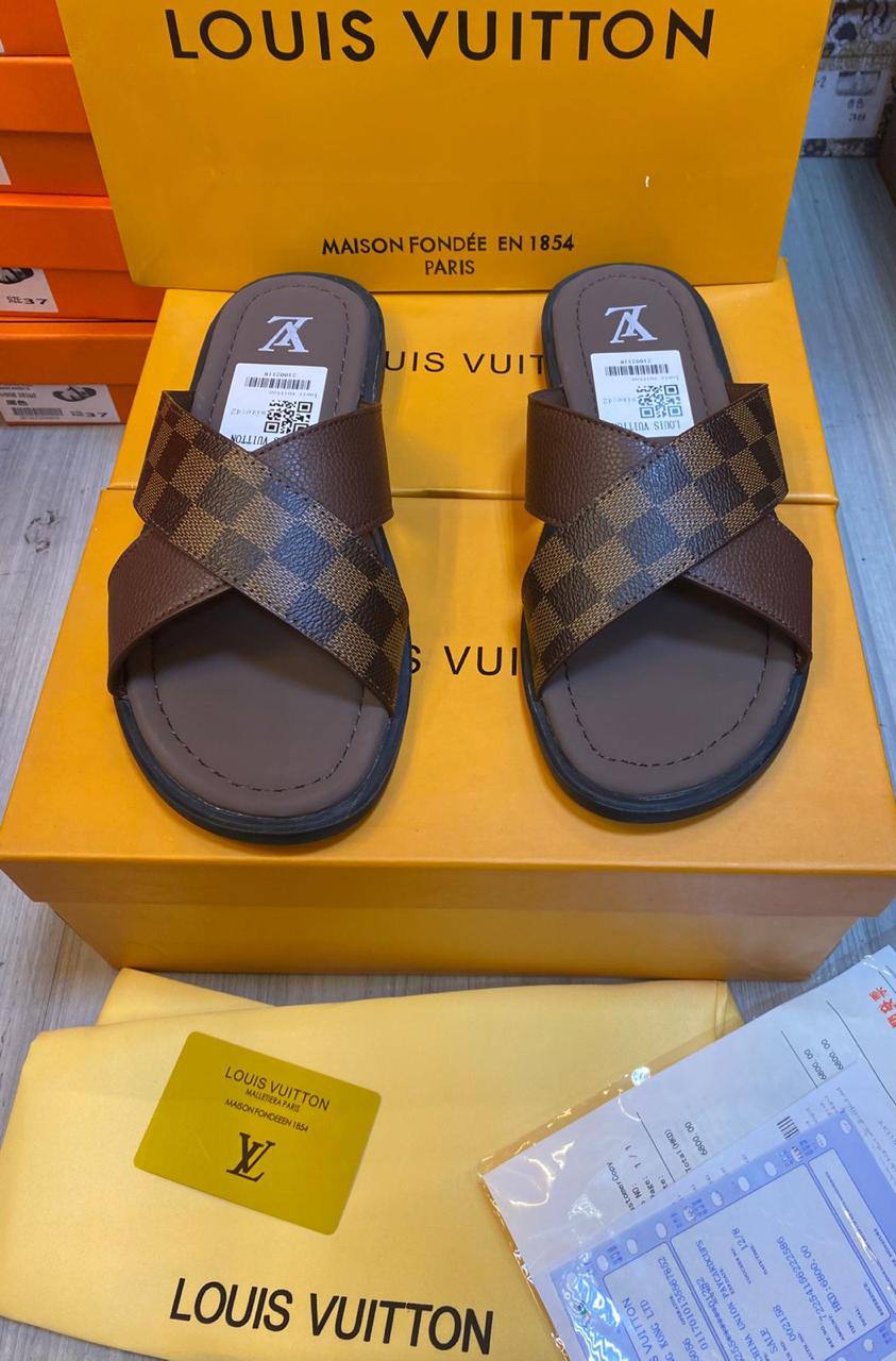 LV
Slipper, New Arrived 
Size 40 To 45
110 dhs🪙💕

Zain120
♥️♥️♥️