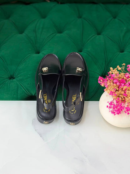 Chanel
Vip quality
Size:36 to 41
450 dhs💓

Zain113
♥️♥️♥️