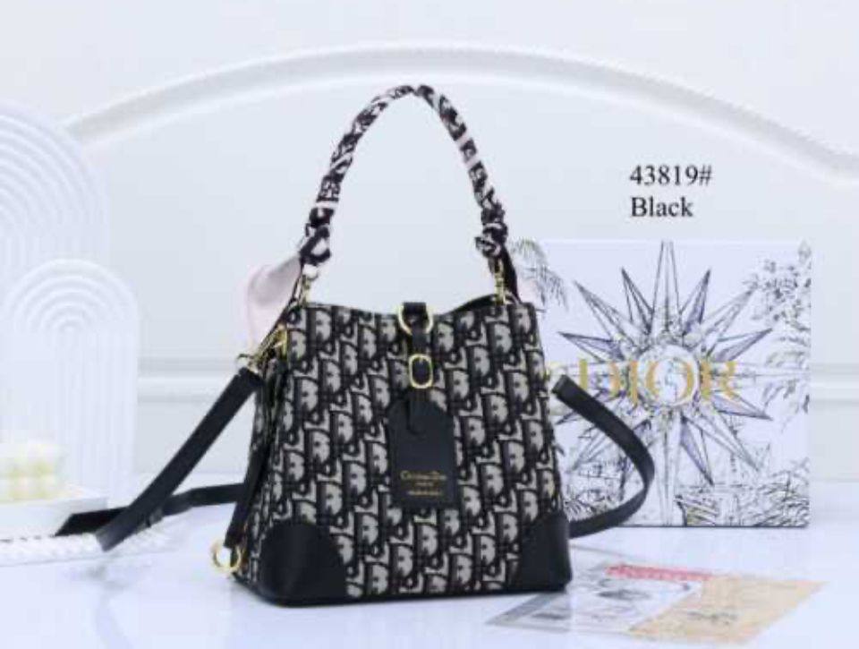 AVAILABLE
BAGS 
Fendi
Lv
Guccii

WITH BOX 🎁 
100 dhs🇦🇪🇦🇪


Zain169
♥️♥️♥️
