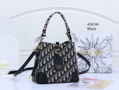 AVAILABLE
BAGS 
Fendi
Lv
Guccii

WITH BOX 🎁 
100 dhs🇦🇪🇦🇪


Zain169
♥️♥️♥️