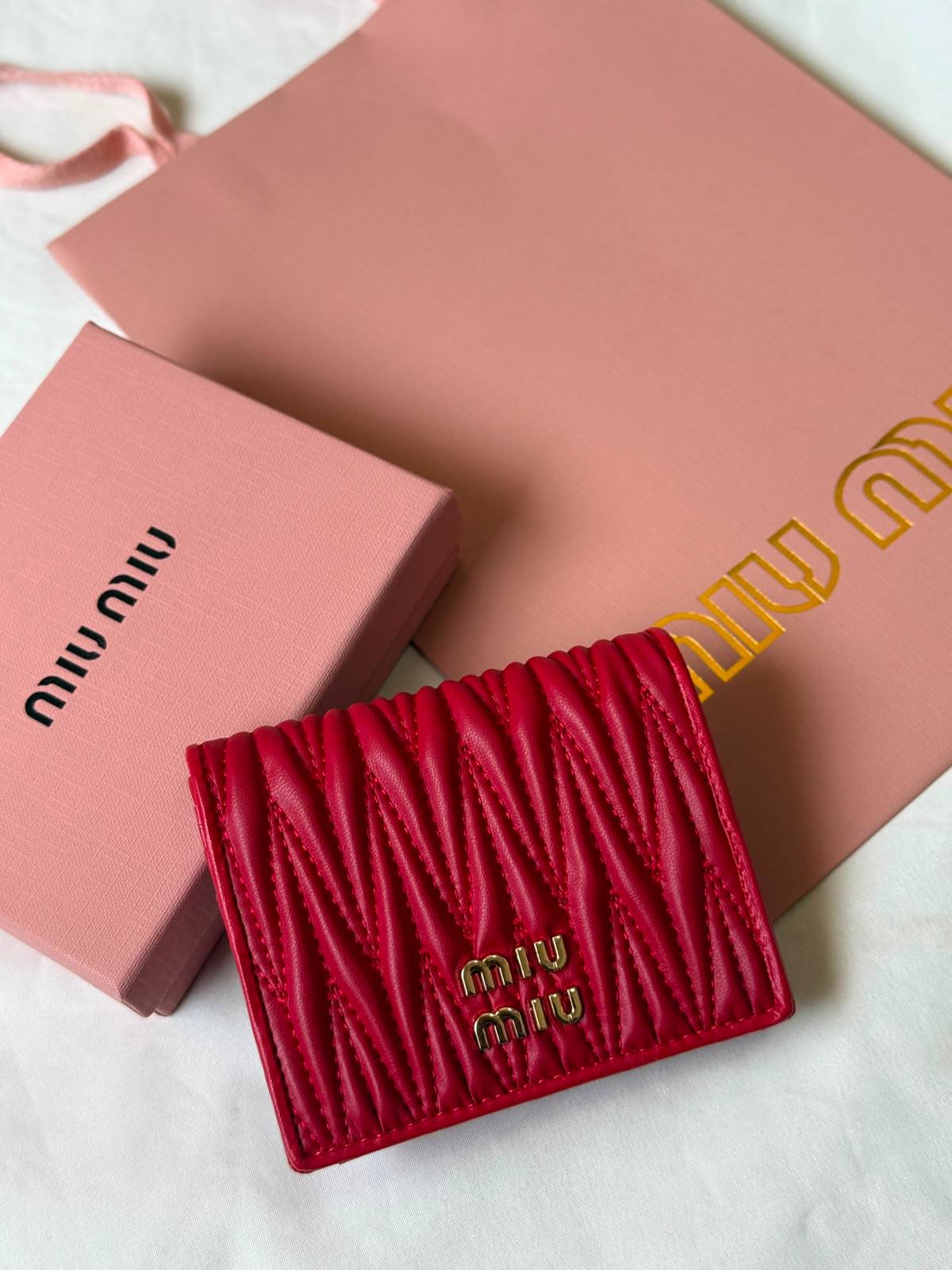 Miu miu

320 dhs🇦🇪🇦🇪🇦🇪

Zain275
♥️♥️♥️