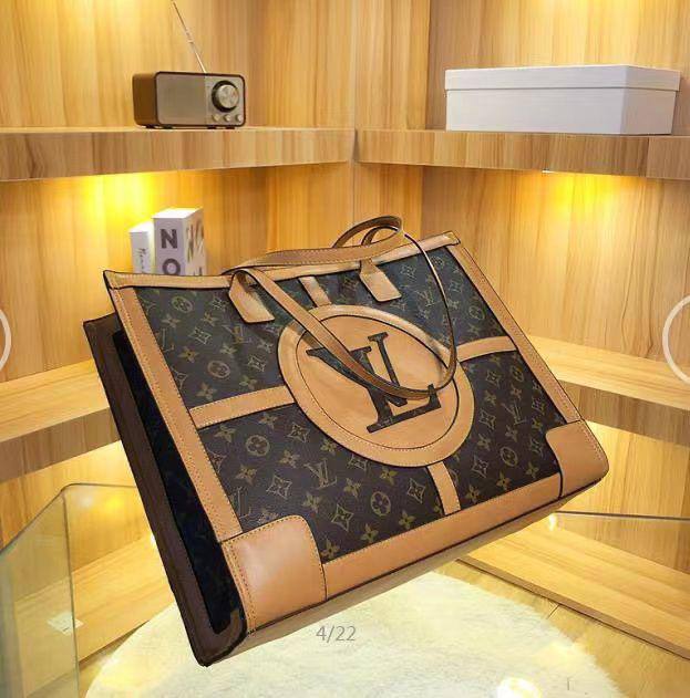 YSL / Guess / LV
Size: 45 ~ 25  cm

85 dhs🪙🌺
（YSL design with box 🎁）

Zain115
♥️♥️♥️