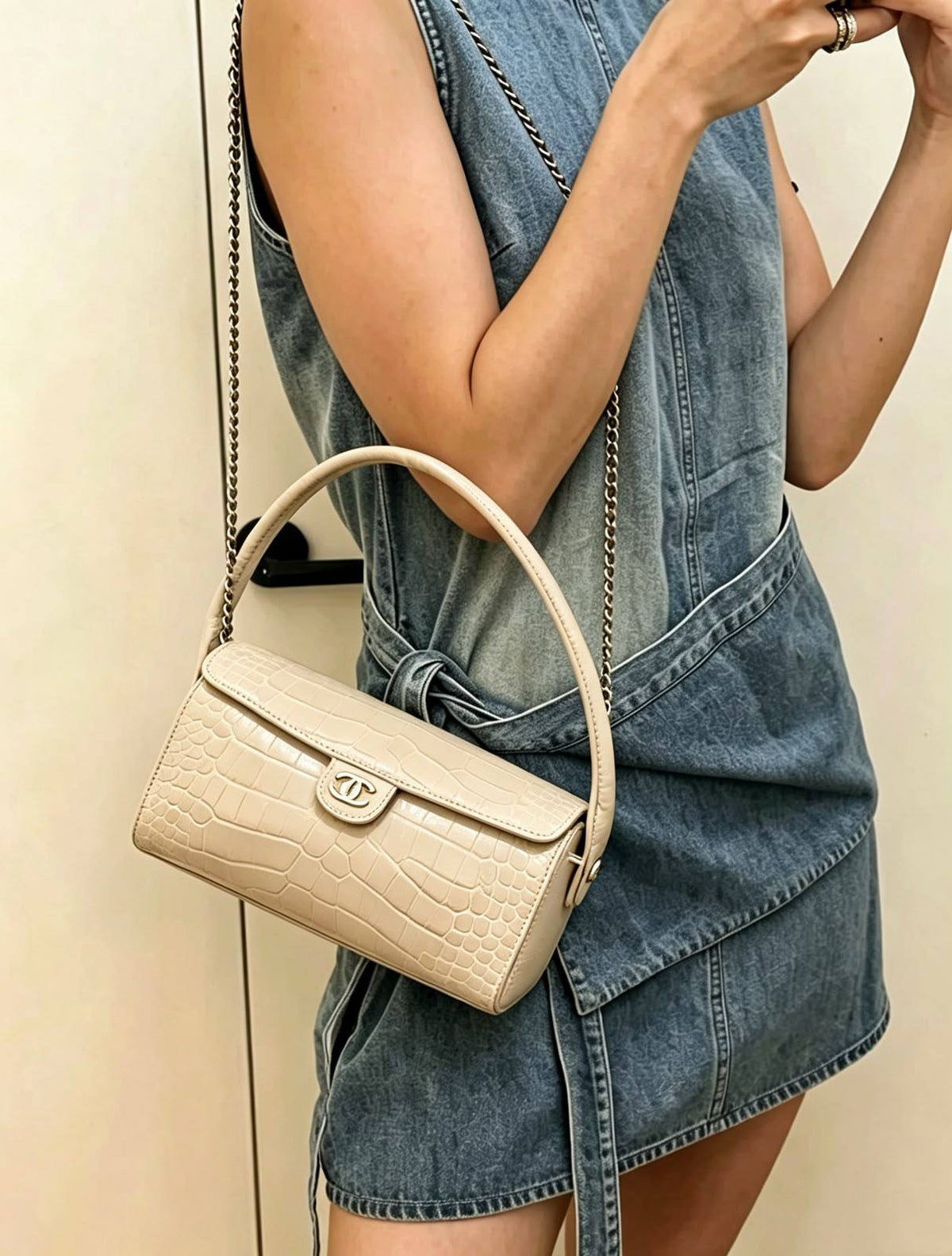 CHANEL 

NEW DESIGN 
GOOD QUALITY 
110 dhs🇦🇪🇦🇪

Zain39
♥️♥️♥️