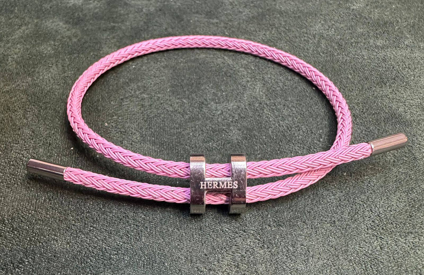 Hot moving 🔥🔥🔥 
Hermes UNISEX Bracelet. 
Water proof 💦💦💦
30 dhs❣️

Zain243
♥️♥️♥️