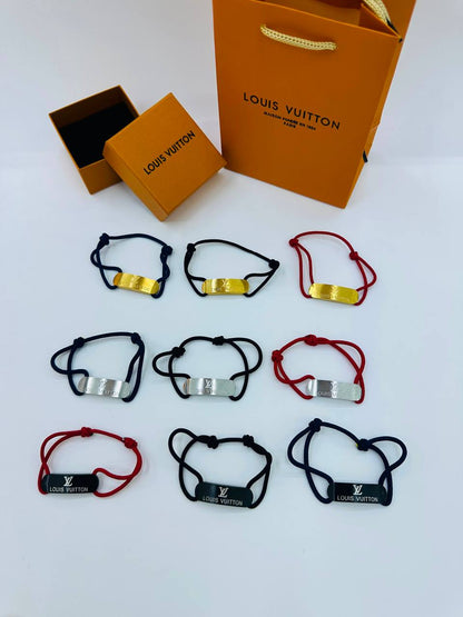 *Bracelet 😍*
Unisex 🔥
With Same box 🗃️ 
And paper bag 🛍️
20 dhs🇦🇪🇦🇪

Zain216
♥️♥️♥️