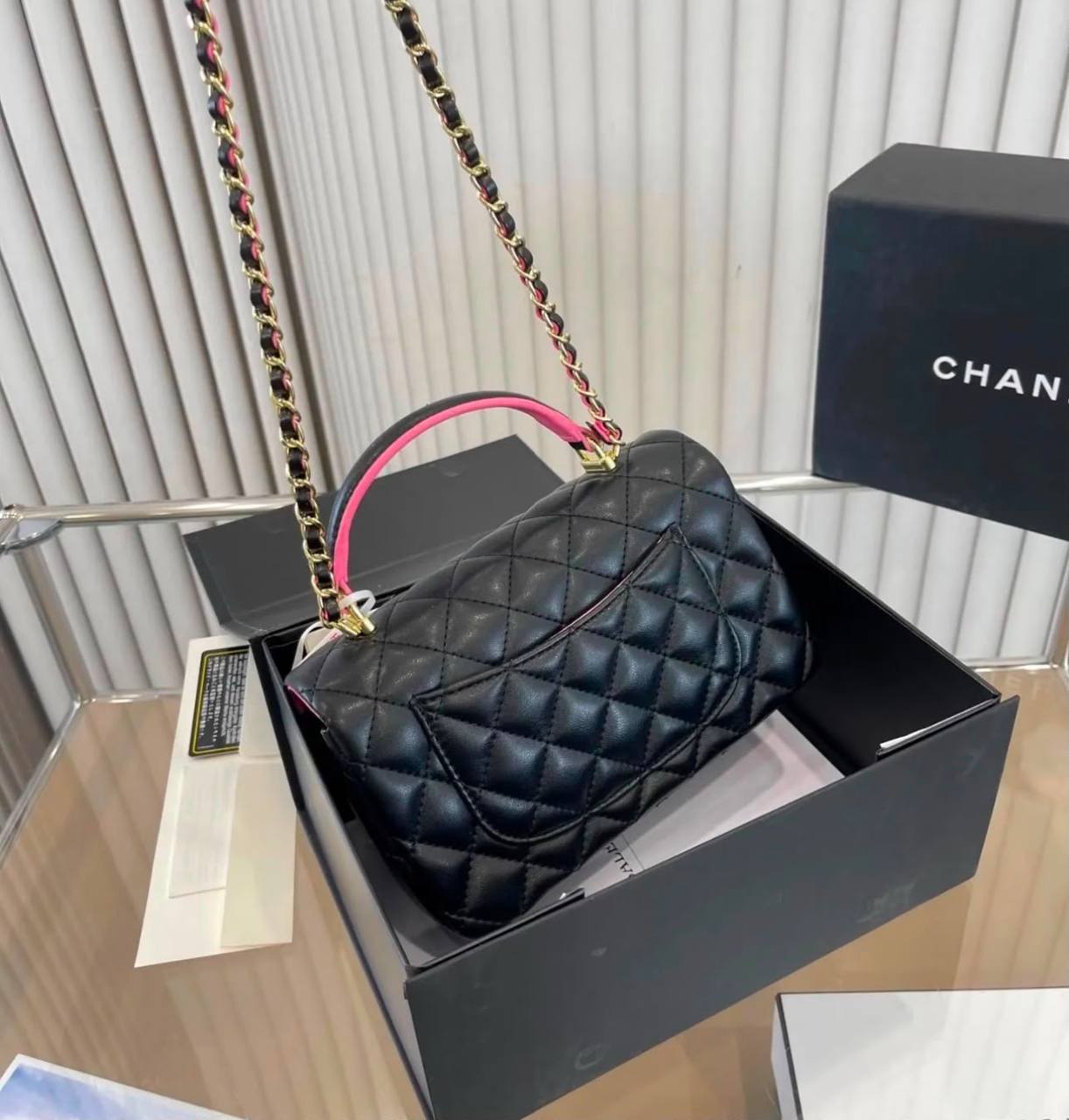 CHANEL 
COPY ONE 
WITH BOX 
180 dhs✅

Zain295
♥️♥️♥️