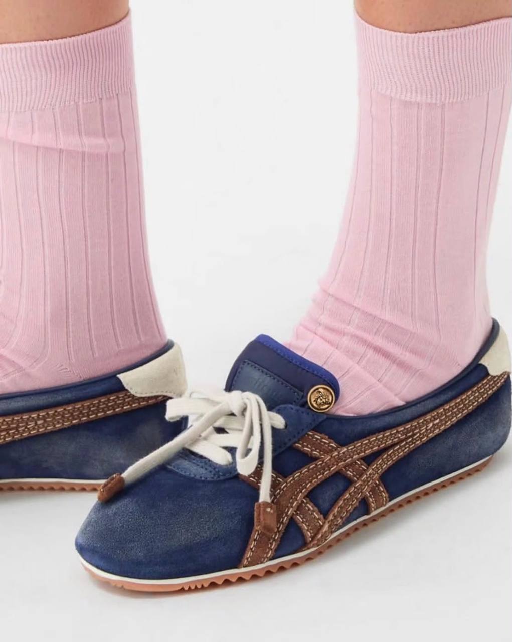 versace x onitsuka tiger
 , 36 to 40 , 

210 dhs

Zain196