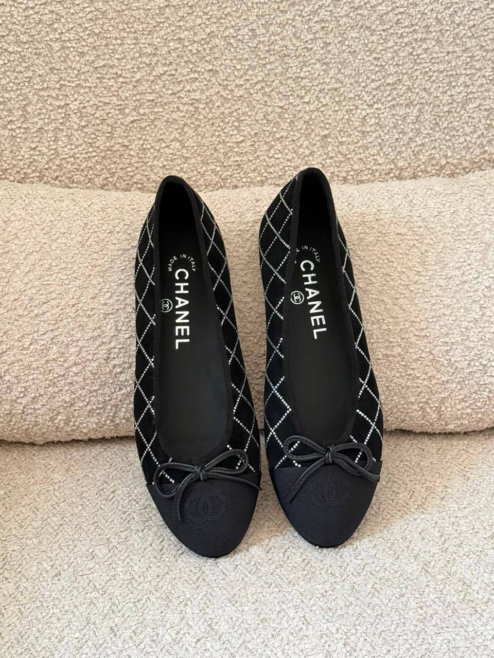 Chanel
✨ 𝐒𝐮𝐩𝐞𝐫 𝐌𝐚𝐬𝐭𝐞𝐫 𝐐𝐮𝐚𝐥𝐢𝐭𝐲
✨ 𝐀𝐯𝐚𝐢𝐥𝐚𝐛𝐥𝐞 𝐍𝐨𝐰
✨ 𝐒𝐢𝐳𝐞𝐬: 𝟑𝟔 — 𝟒𝟏
450 dhs🇦🇪🇦🇪

Zain298
♥️♥️♥️