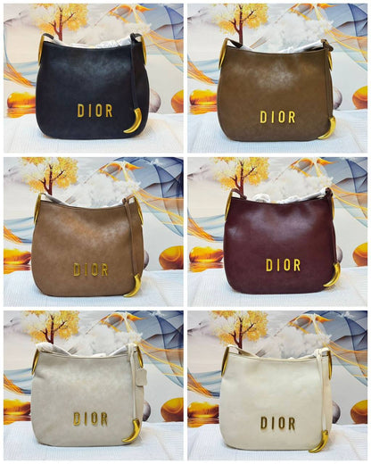 Dior 
Best quality 

with box’s 
🎁🎁🎁

115 dhs✅

size 34 cm

Zain290
♥️♥️♥️