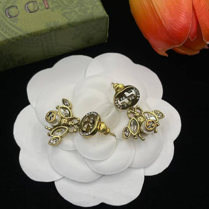 Gucci Set* 🌿
Necklace 
1 Earrings 
Bracelet 
Brooch 🦋
*Master Quality* 💐

*185 dhs🪙💕* AED normal box

Zain48
♥️♥️♥️