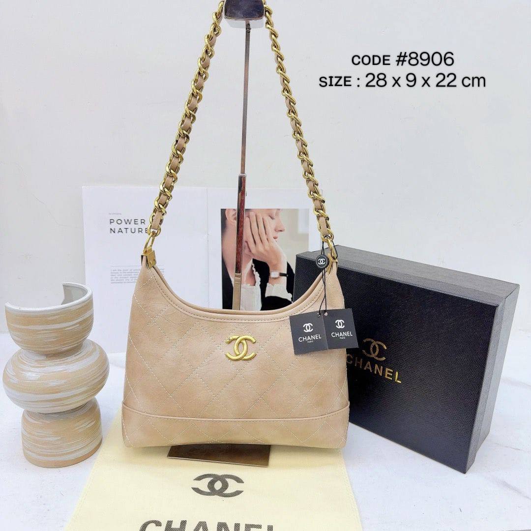 CHANEL ʟᴏᴏᴘ ʜᴏʙᴏ
sʜᴏᴜʟᴅᴇʀ ʙᴀɢ
ǫᴜɪʟᴛᴇᴅ ʟᴀᴍʙsᴋɪɴ
ɢʟᴏssʏ ʟᴇᴀᴛʜᴇʀ
ʜᴀs ɢᴏʟᴅ ᴄʜᴀɪɴ ʙᴇʟᴛ
ᴀɴᴅ ʟᴏɴɢ ʙᴇʟᴛ sᴛʀᴀᴘ
ɢᴏʟᴅ ʜᴀʀᴅᴡᴀʀᴇ
sɪᴢᴇ : 28 cm
ᴡɪᴛʜ BOX
🎁🎁🎁

80 dhs🌺

Zain31
