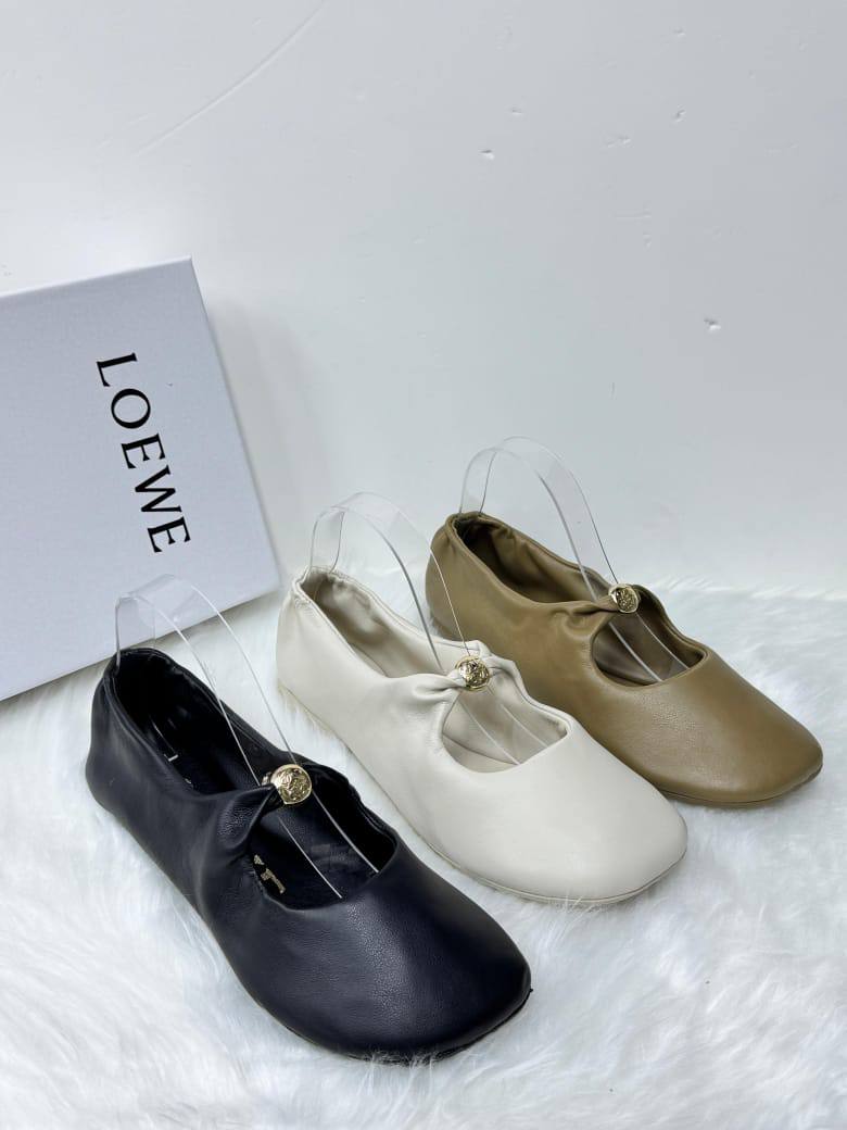 LOEWE 
New arrived 
Leather Materials 
Size 36 to 41
110 dhs🪙🌨️

Zain21
♥️♥️♥️