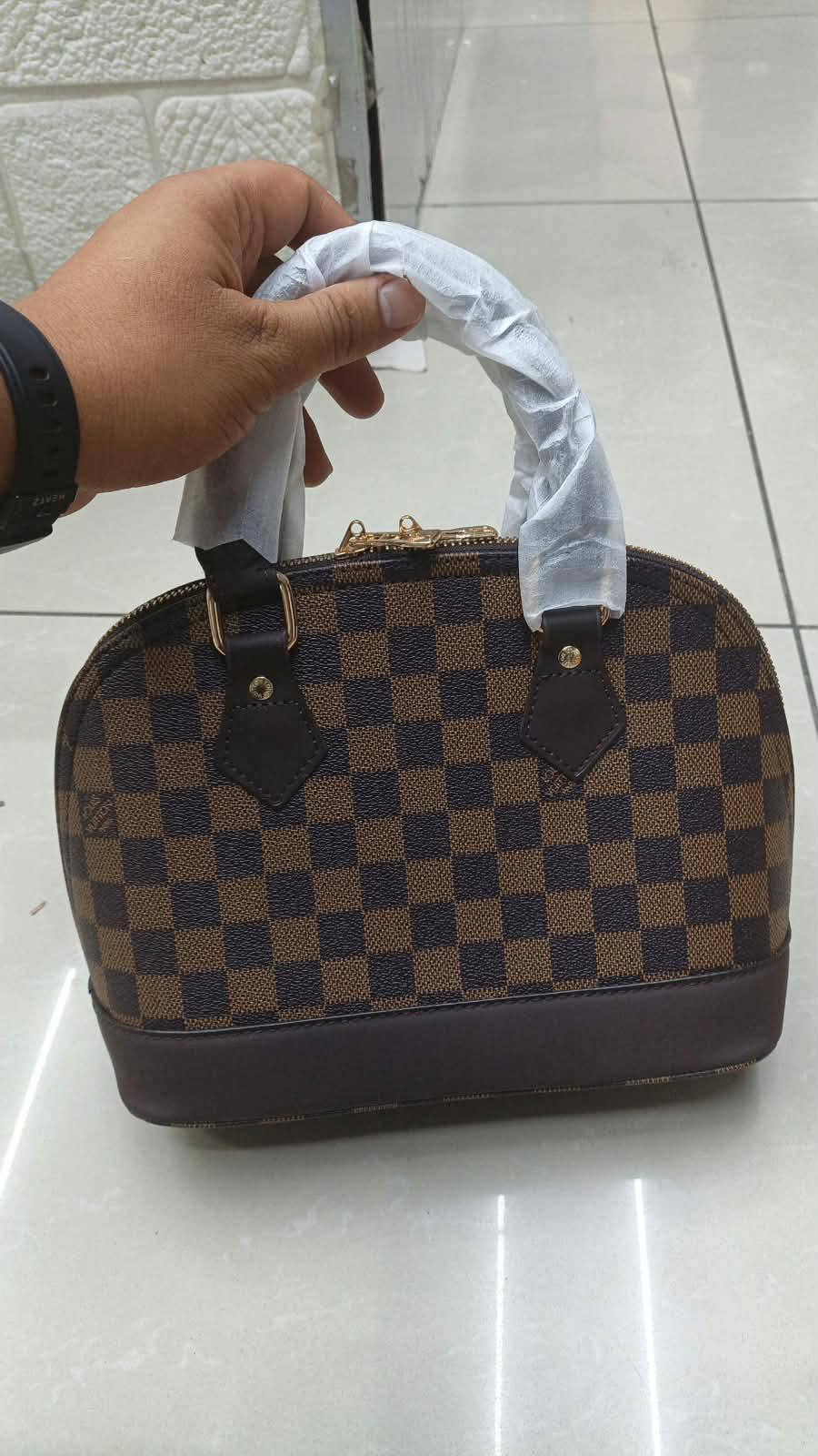 AVAILABLE 
LV
Prada
Ysl 
Coach
Gucci

70 dhs🇦🇪🇦🇪

Zain169
♥️♥️♥️