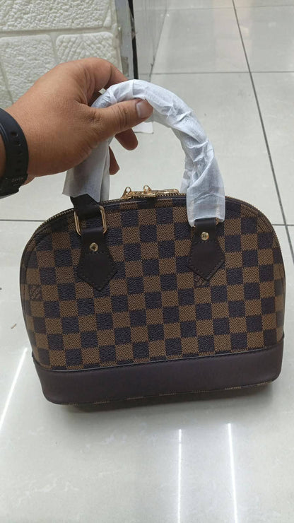 AVAILABLE 
LV
Prada
Ysl 
Coach
Gucci

70 dhs🇦🇪🇦🇪

Zain169
♥️♥️♥️