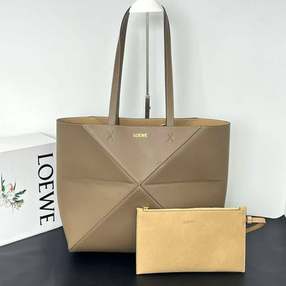 Loewe 
Master
330 dhs❣️

Zain228
♥️♥️♥️
