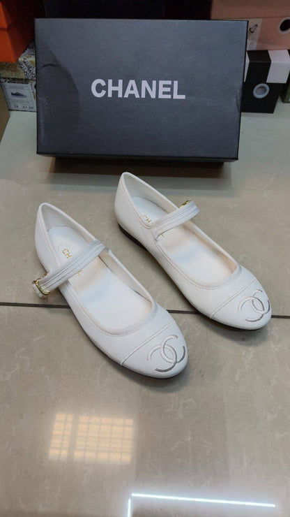 Chanel

Size 36 to 41

120 dhs🌺

Zain146
♥️♥️♥️
