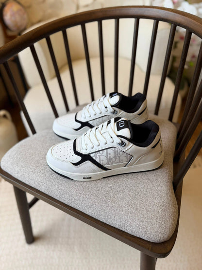 DIOR 
*AAA quality*
*size:40 to 46*
450 dhs✅

Zain185
♥️♥️♥️