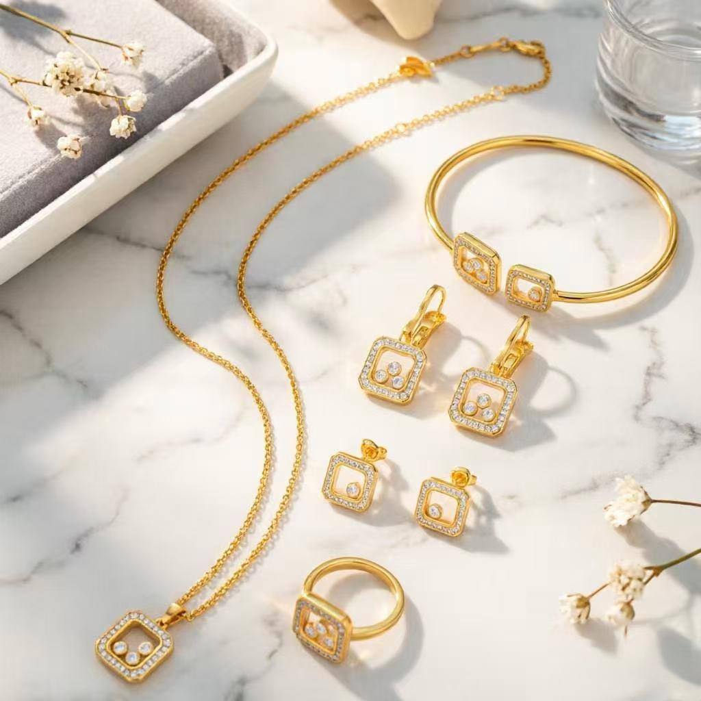 CHOPARD SET 

MASTER✨💫
NECKLACE 
BANGLE 

BIG EARRING 
SMALL EARRINGS


 RING 
FULL SET 

260 WITH BOX AND PAPER BAG🛍️🎁

Zain89
♥️♥️🇦🇪