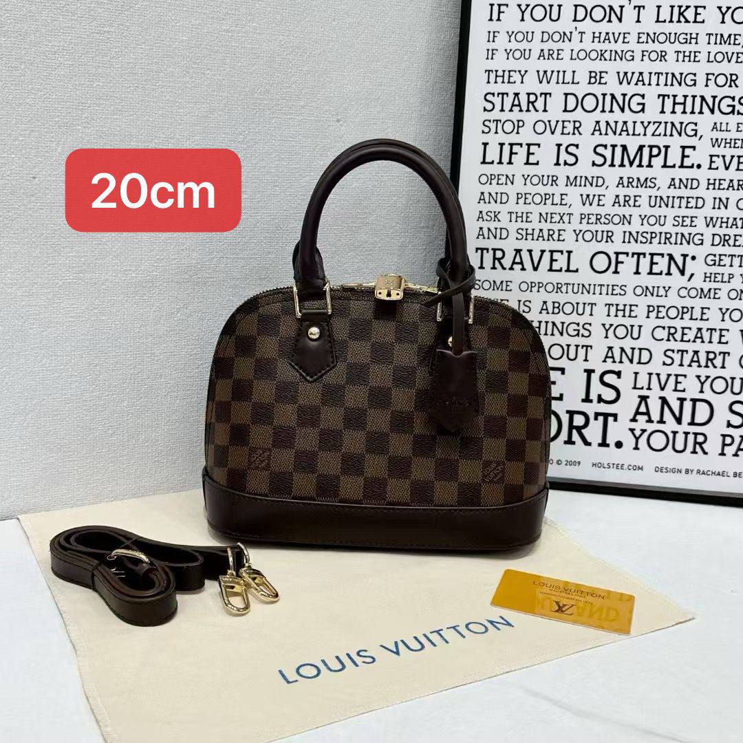 LV  
20cm 
with box
100 dhs🇦🇪🇦🇪

Zain168
♥️♥️♥️