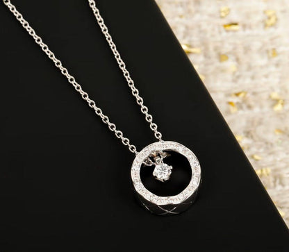 CHANEL ❤️‍🔥
Necklace 🦋
Master quality 💯
With normal boxes 🗃️ 
55 dhs

With master box 📦 
95 dhs 

Zain216
♥️♥️♥️