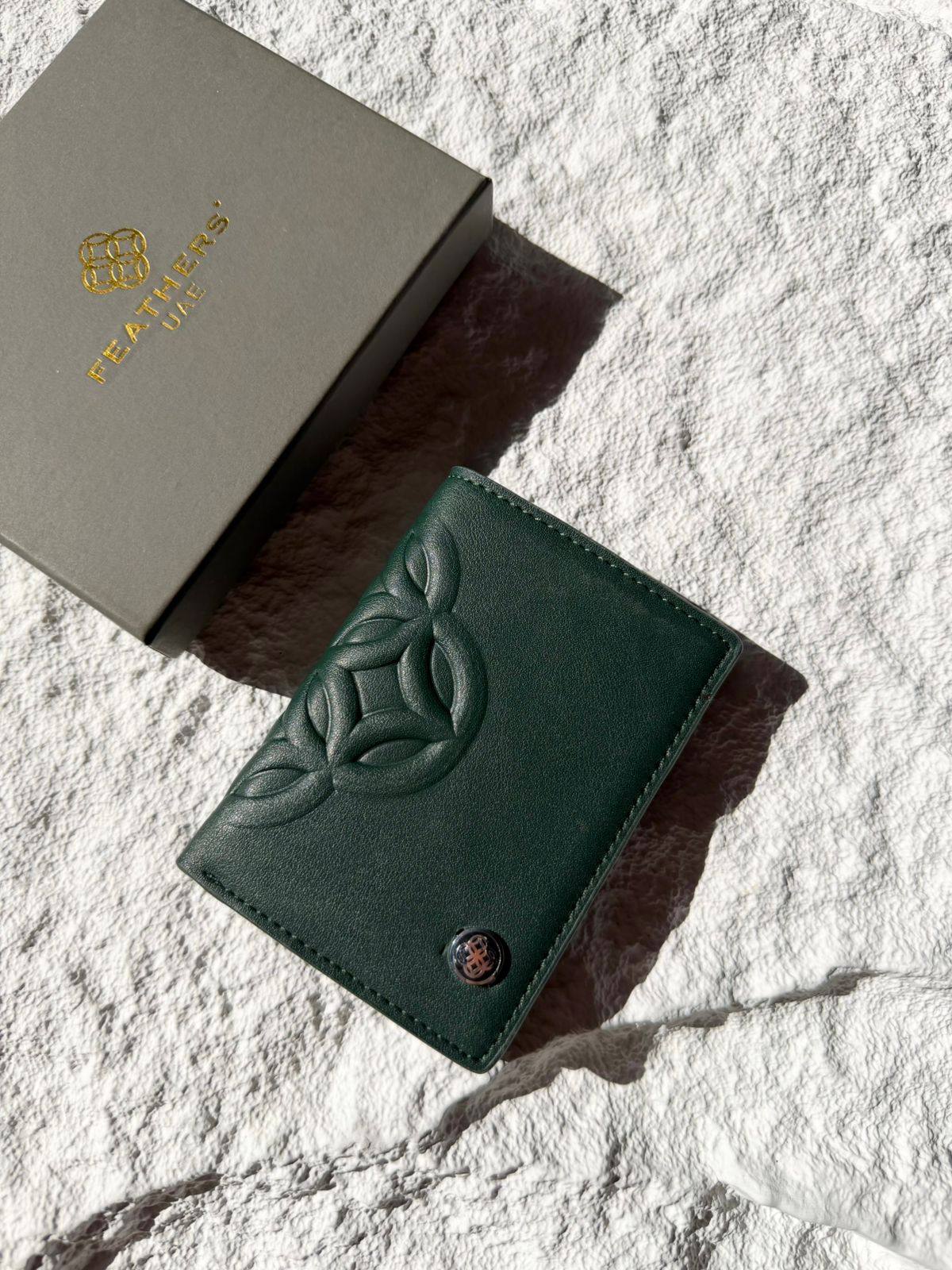 Feathers
Wallet 
60 dhs❣️

Zain33
♥️♥️♥️