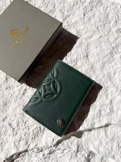 Feathers
Wallet 
60 dhs❣️

Zain33
♥️♥️♥️