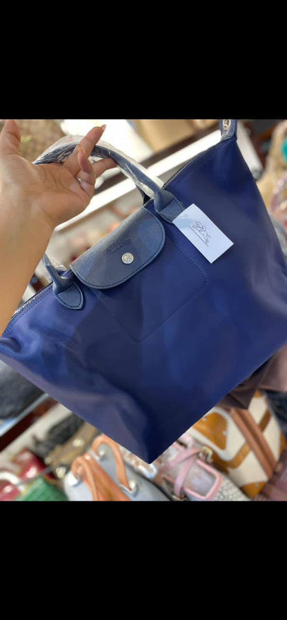 LongChamp 
Hight Quality 
Size: 44*28cm
75 dhs✅

Zain115
♥️♥️♥️