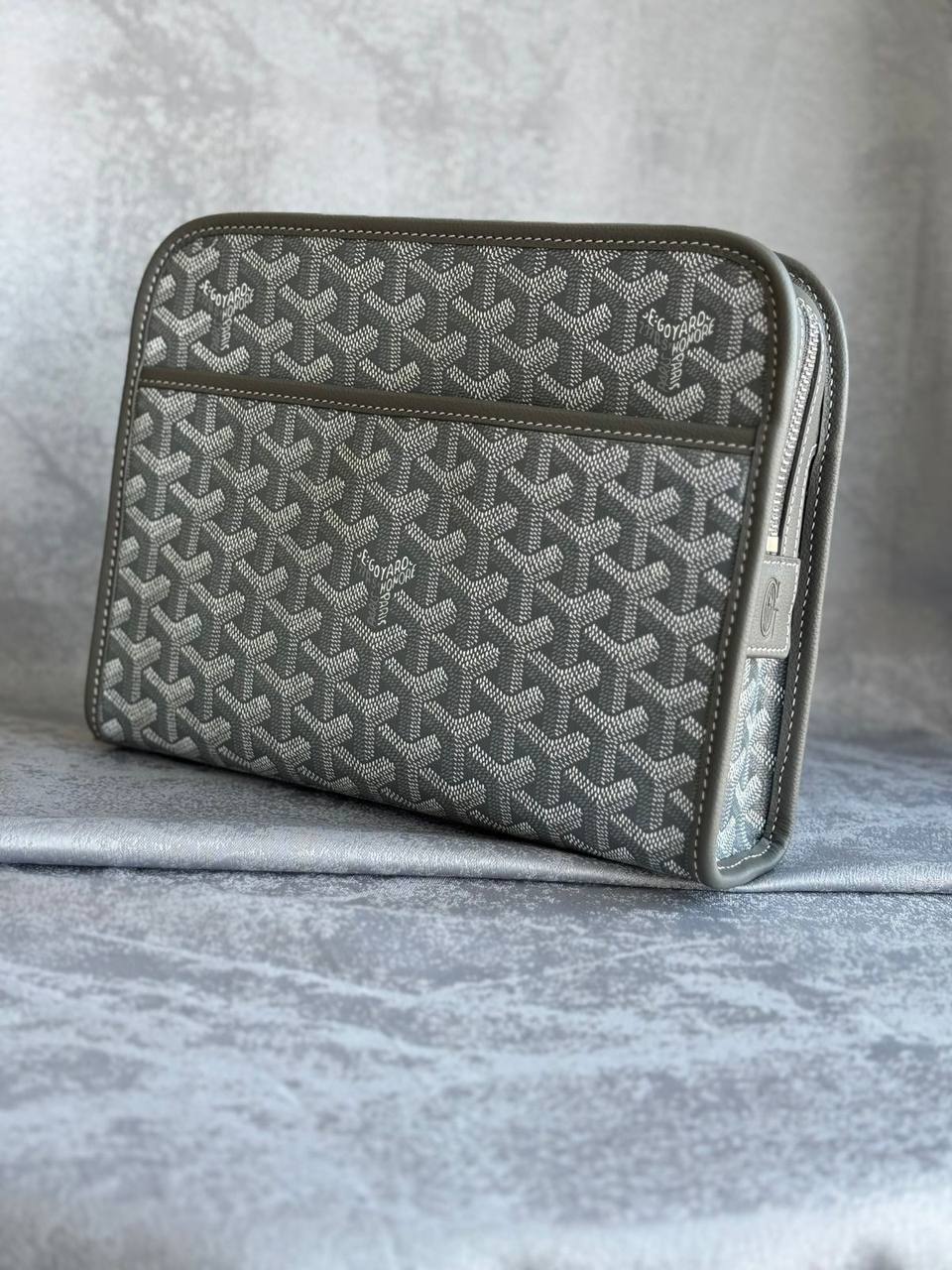 GOYARD
*Clutch Bag* 
*Master Quality* 
450 dhs✅

Zain179
♥️♥️♥️