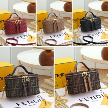 Fendi
95 dhs✅

with box🎁

size 16×8×11cm

Zain42
♥️♥️♥️