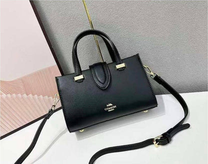 Coach - MK
95 dhs❣️
SIZE：22×9×14cm
good-quality 

with box
🎁🎁🎁

Zain35
Zain115
♥️♥️♥️