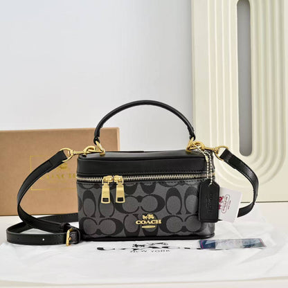 Coach
Coach
95 dhs🇦🇪🇦🇪
with box
size 19×6×11cm

Zain42
♥️♥️♥️