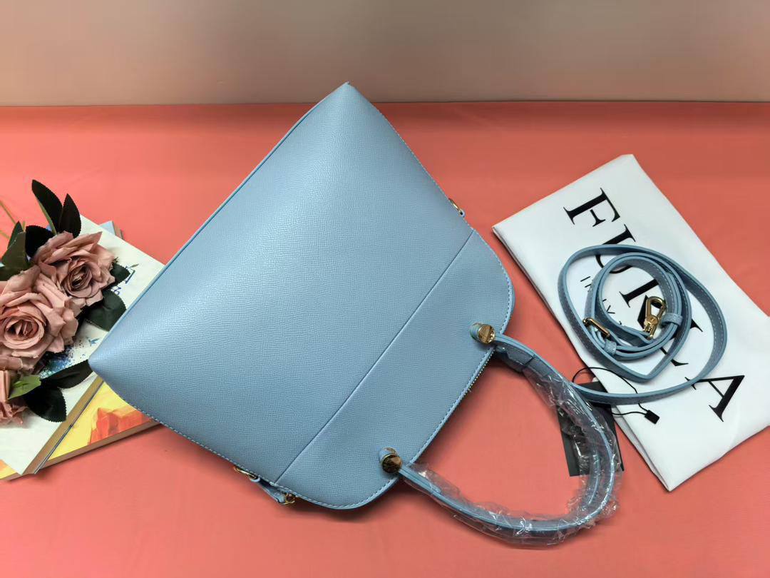 Furla
95 dhs✅
With box
Size25cm

Zain06
♥️♥️♥️