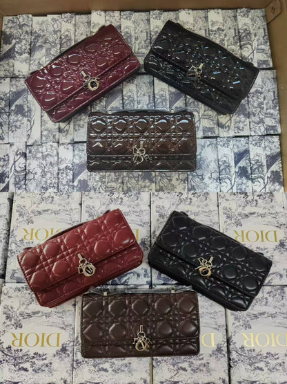 Dior
105 dhs🇦🇪🇦🇪
good-quality with box

Zain35
♥️♥️♥️