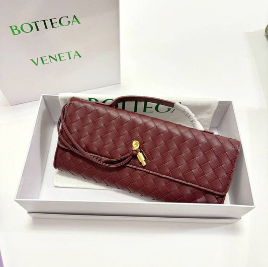 BOTTEGA 

NEW CAME GOOD QUALITY 

WITH BOX 
🎁🎁🎁

100 dhs🇦🇪

Zain39
♥️♥️♥️