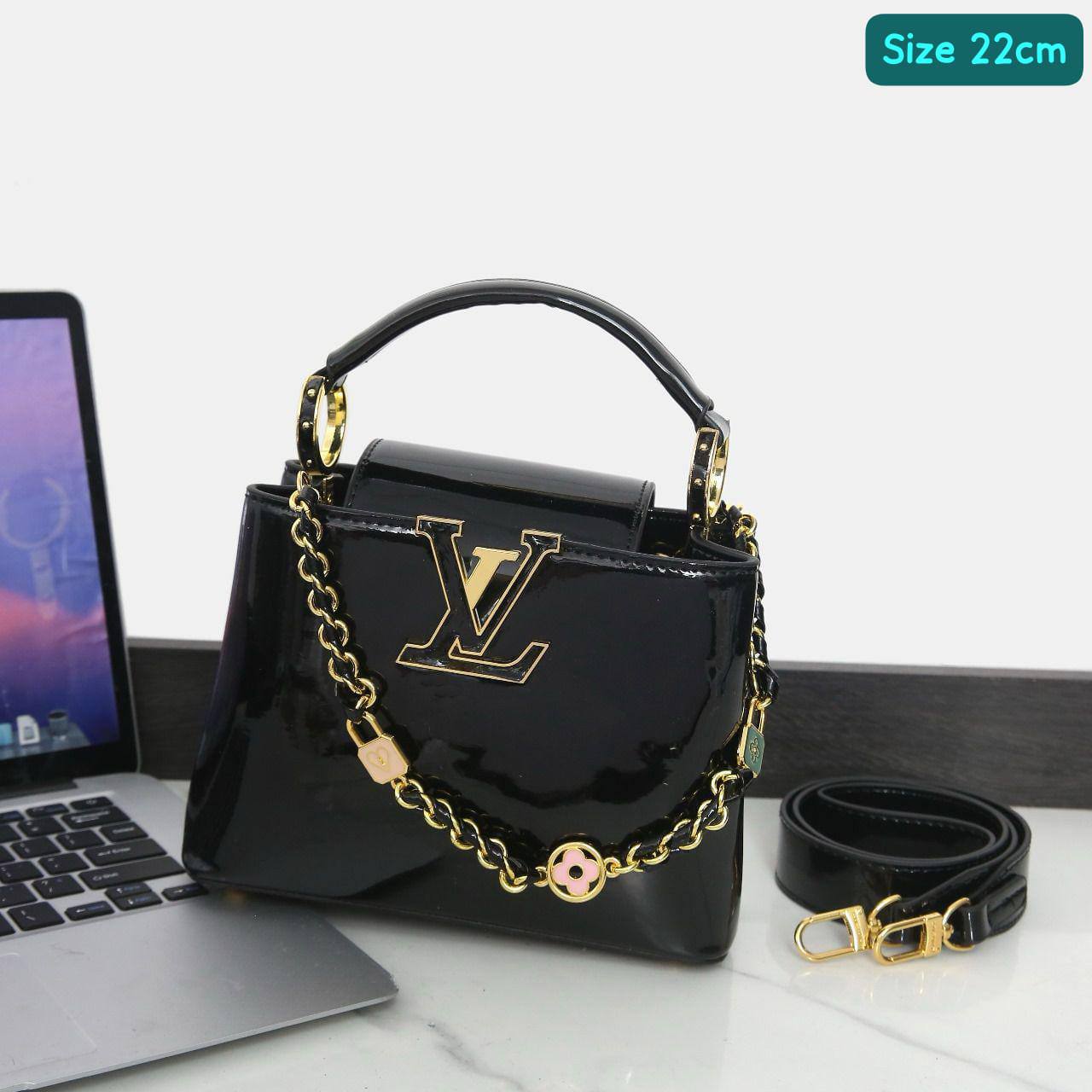 LV
Good quality 

with box 
🎁🎁🎁

125 dhs🌺

Zain186
♥️♥️♥️