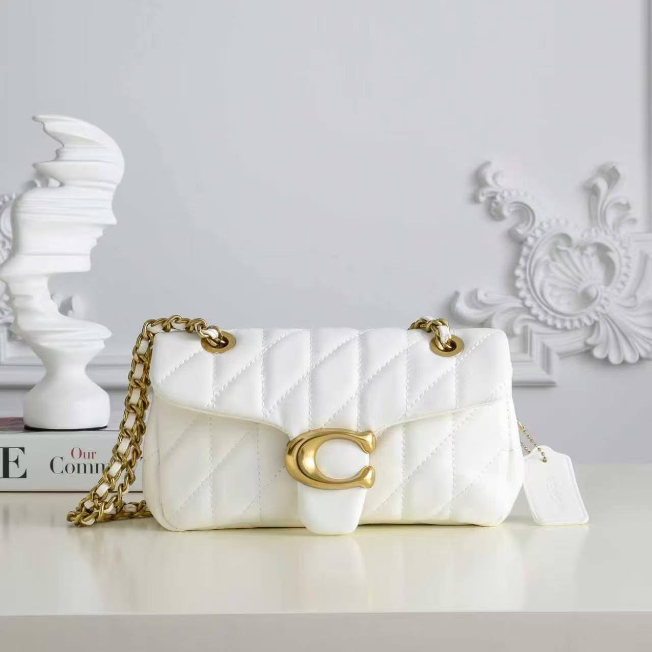 Coach
with box
105 dhs✅

Zain143
♥️♥️♥️
