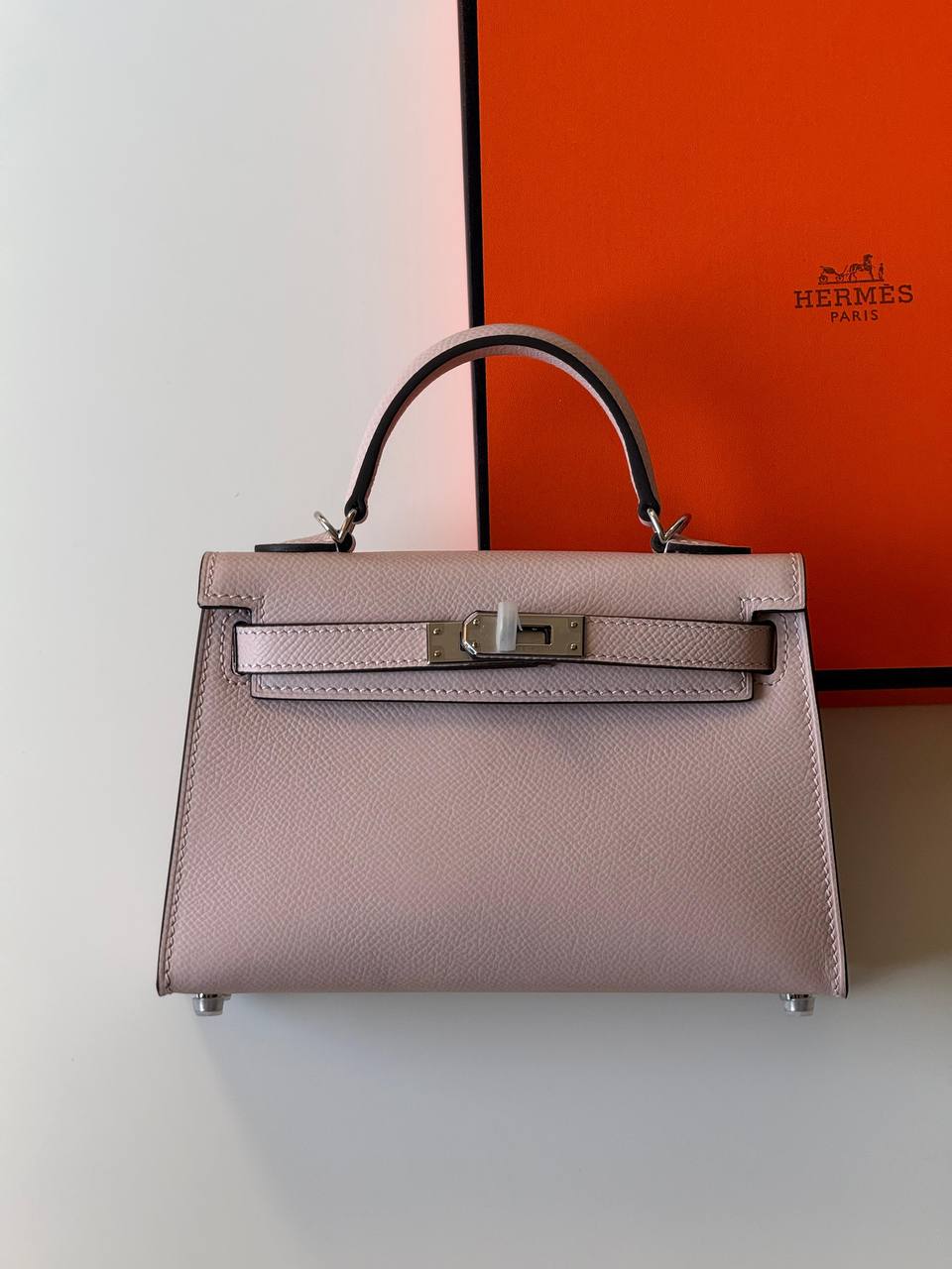 Hermes
minikelly 19cm💕
master quality😍with box❤️
340 dhs❤️💚❤️💚

Zain52
💚❤️💚