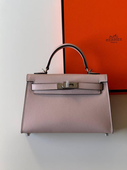 Hermes
minikelly 19cm💕
master quality😍with box❤️
340 dhs❤️💚❤️💚

Zain52
💚❤️💚