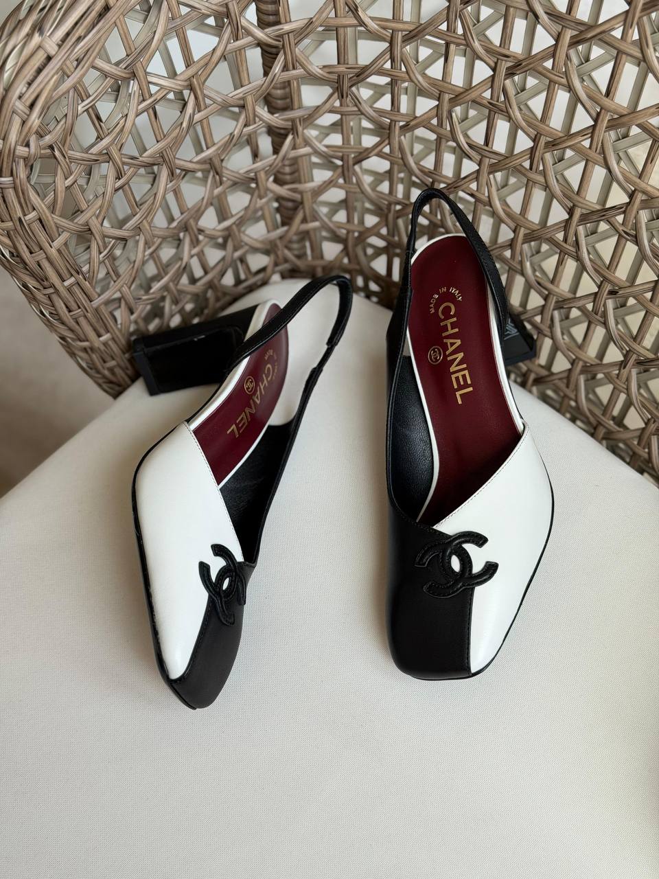 CHANEL 
Size: 36 to 41
Super master quality 
450 dhs✅

Zain198
♥️♥️♥️