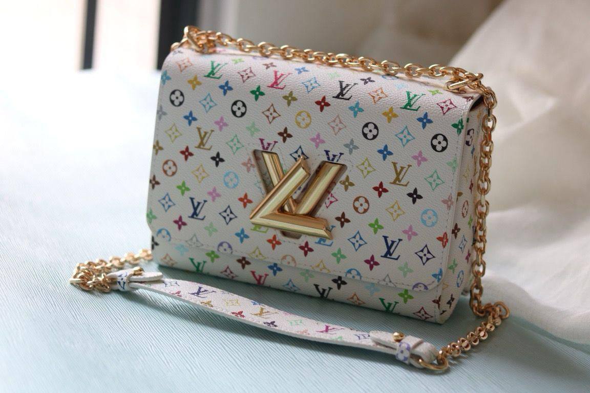 LV
Master
380 dhs✅
Premium quality 

Zain297
♥️♥️♥️