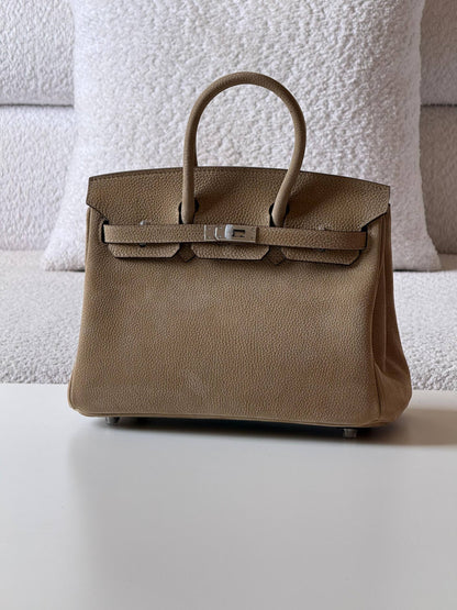 Hermes
Birkin 25cm💥Master quality ✅with box📦
🎁🎁🎁

610 dhs❣️

Zain52
♥️♥️♥️