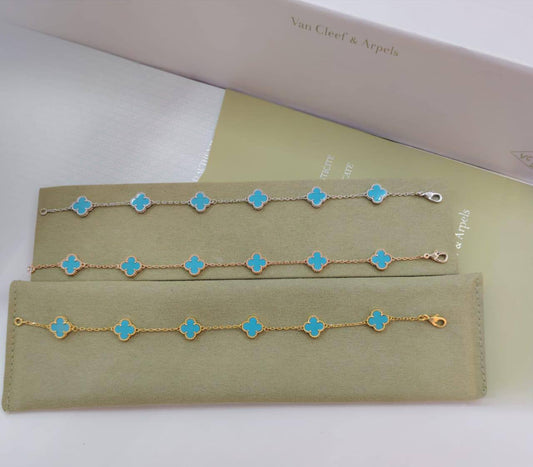 VCA ❤️‍🔥*
Mini bracelet 🦋
6 flower 🌹 
Master quality 💯
With normal boxes 📦 
50 dhs❣️
With master box 🗃️ 
90 dhs❣️

Zain216
♥️♥️♥️