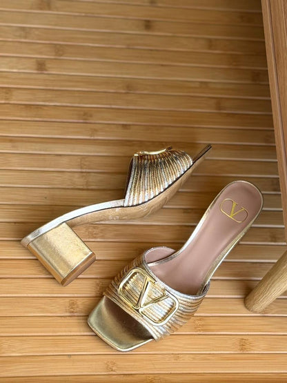 Valentino
AA Quality
𝘀𝗶𝘇𝗲: 𝟯𝟲 𝘁𝗼𝗼 𝟰2
450 dhs🇦🇪🇦🇪

Zain303
♥️♥️♥️