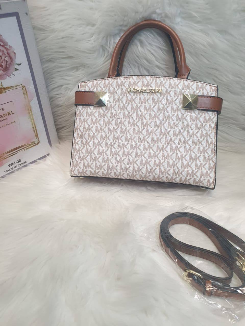 MK
⚡26 cm
⚡with box
100 dhs✅

Zain118
♥️♥️♥️