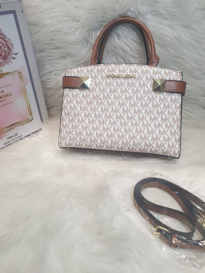 MK
⚡26 cm
⚡with box
100 dhs✅

Zain118
♥️♥️♥️
