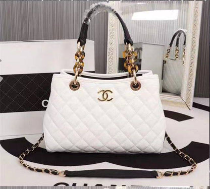 Chanel 
Good Quality 
110 dhs❣️

Zain250
♥️♥️♥️